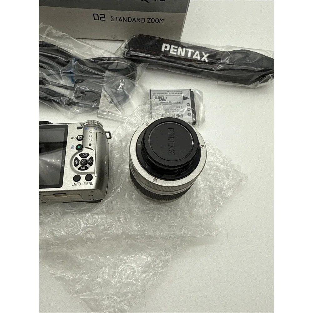 Pentax Q10 12.4MP Digital Camera Silver w/ 02 Standard Zoom Lens Kit Open Box